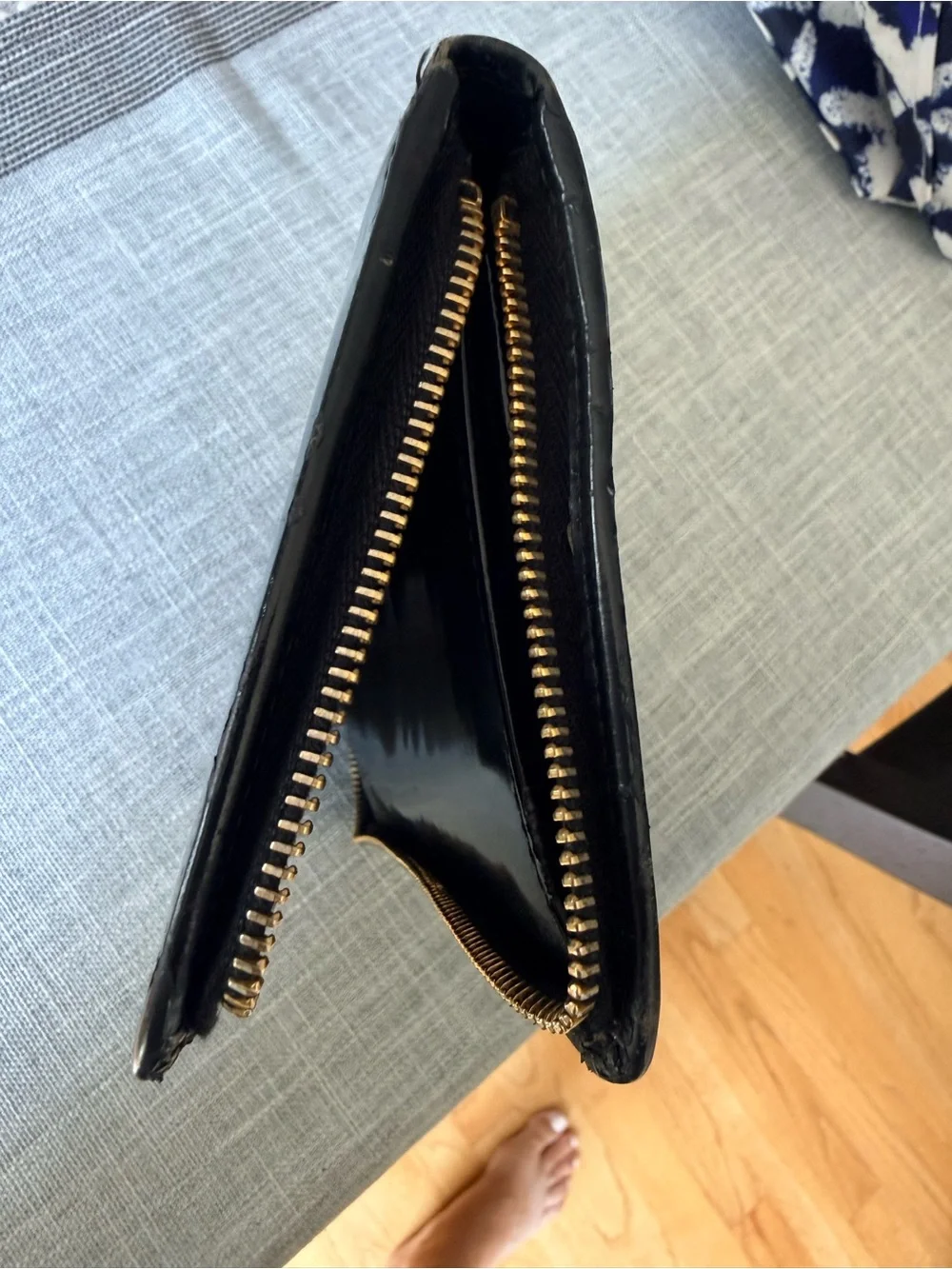 Gucci sleek zip